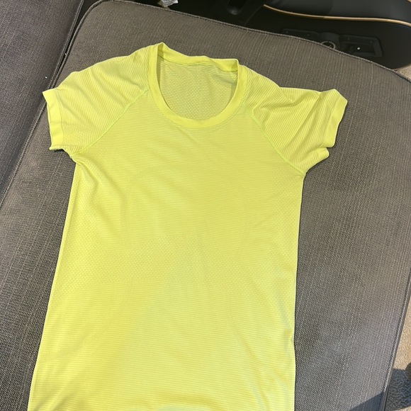 Yellow lululemon swiftly tech short-sleeve 2.0!! - Picture 4 of 4